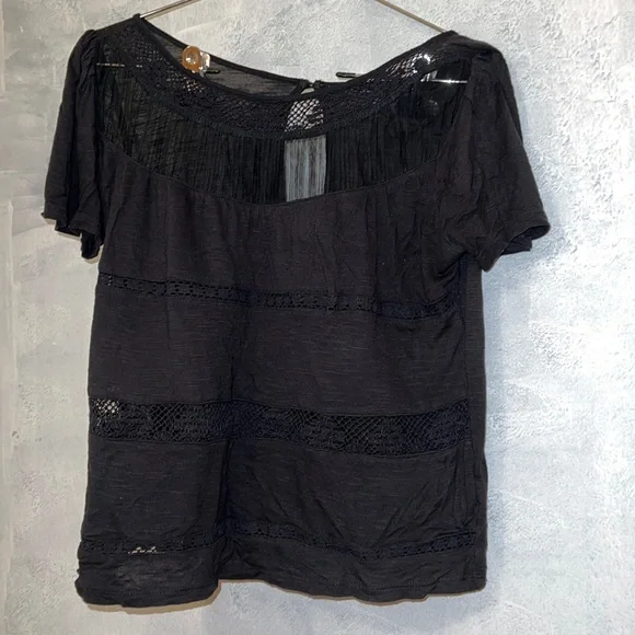 AMERICAN EAGLE WOMENS SHIRT SIZE XS BLACK WITH MESH DETAILS - Picture 1 of 3